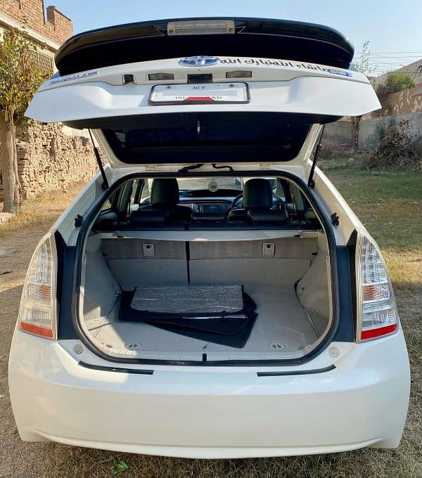 Prius Hybrid (Golden Number) -2011 FULLY LOADED! 4
