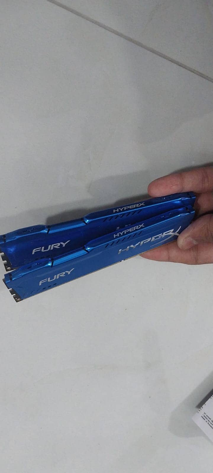 Hyper X Fury 2pcs 8Gb ddr3 1600 mhz Gaming RAM with heat syncs 3