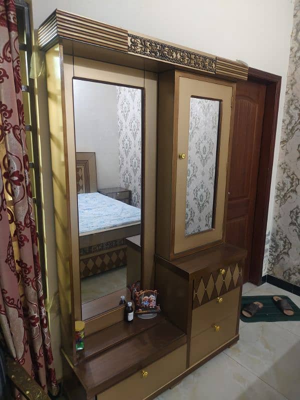 Complete Bed Set With Side Tables, Dressing & Showcase 3