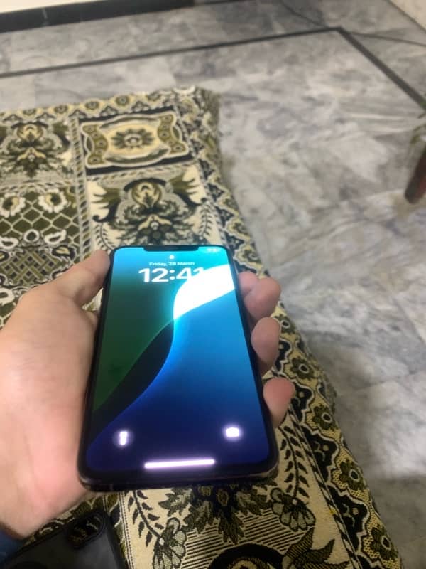 iPhone xsmax 256 factory unlock 4