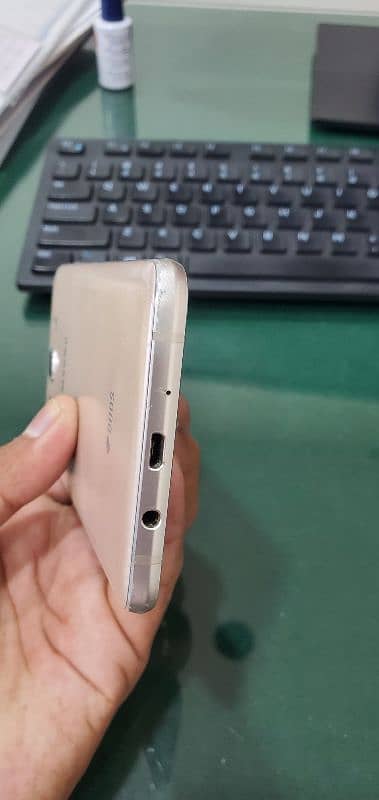 ONLY EXCHANGE samsung j7 2016 want to exchange with oneplus 6 1