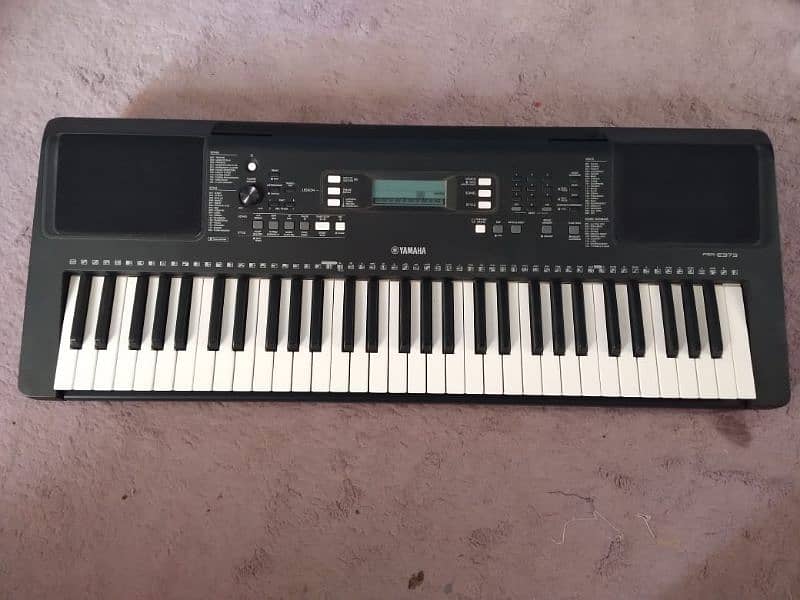 Piano Keyboard Yamaha Psr e373, Original With Stand, Original charger 0