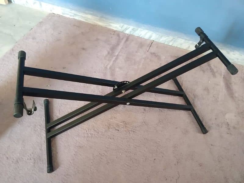 Piano Keyboard Yamaha Psr e373, Original With Stand, Original charger 1