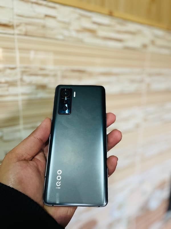 vivo IQOO 5G 256gb 4