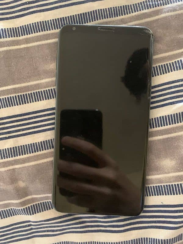 LG v30 1