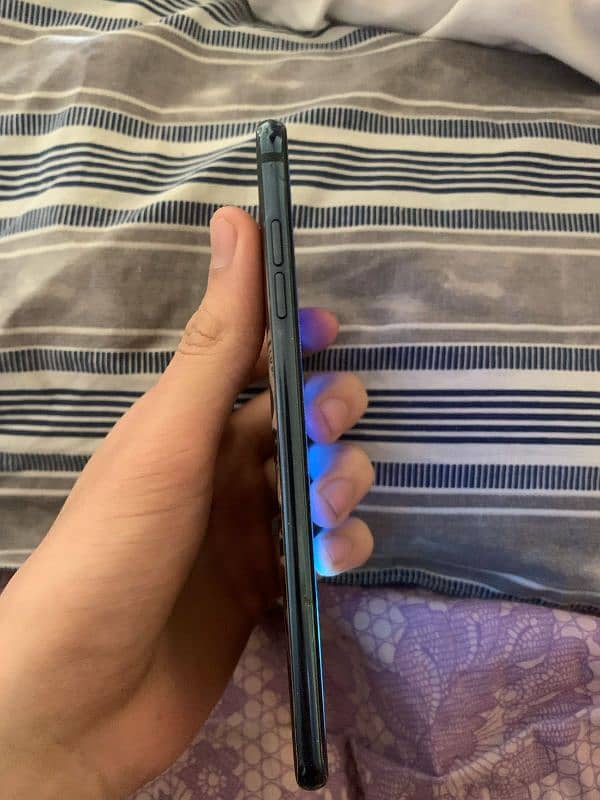 LG v30 2