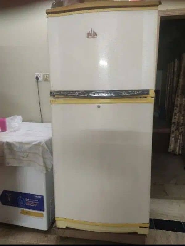 Refrigerator is up for sale 18 cbft 0