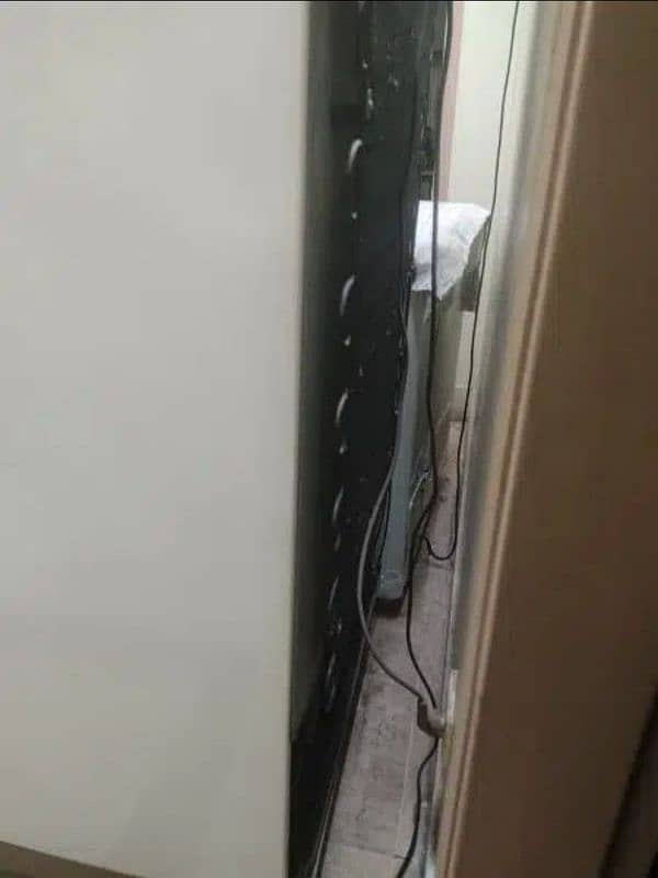 Refrigerator is up for sale 18 cbft 1