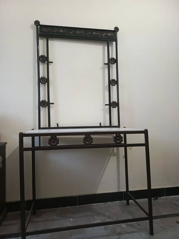 Dressing table iron with out mirror 0