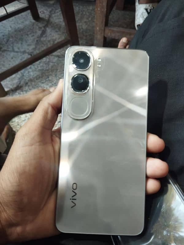 vivo y200 8/256 (just 2 month used) with complete box 0