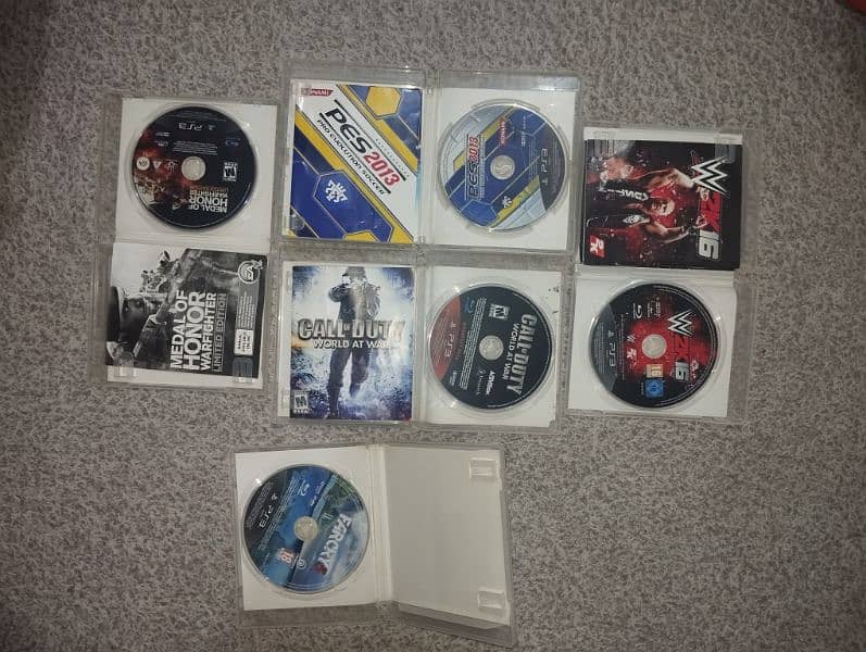 Playstation 3 Super slim 300GB | 2 wireless controllers | 5 games 3