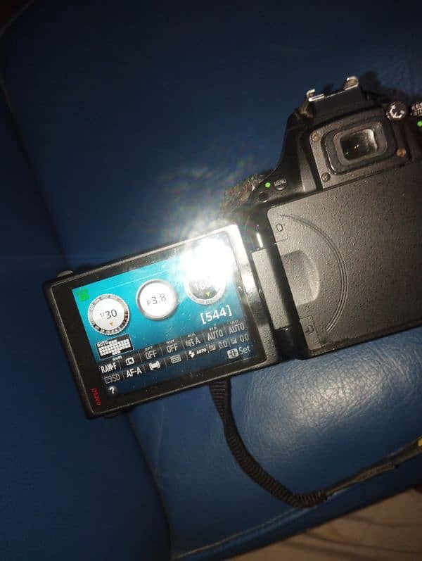 Nikon D5200 with 18/55 lens only 30k Shutter Count 3