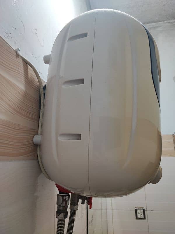 Canon 10 Litre Water Geyser / Heater - 1 season used 3