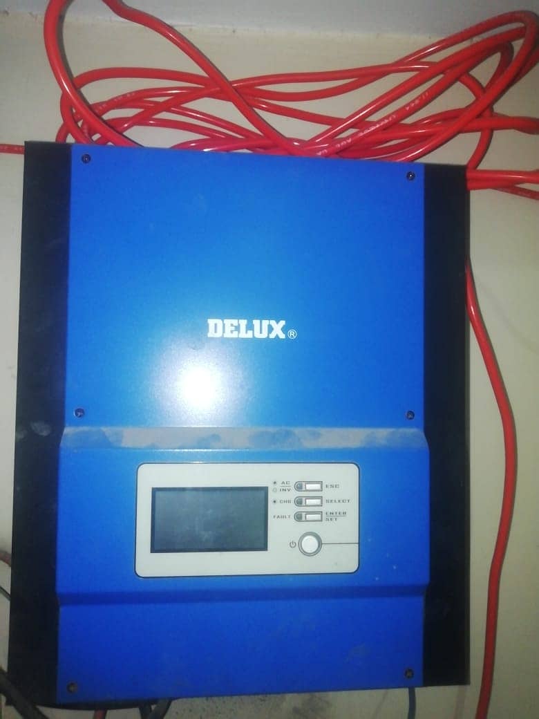 Delux Inverter just like new | With two solar panels 0