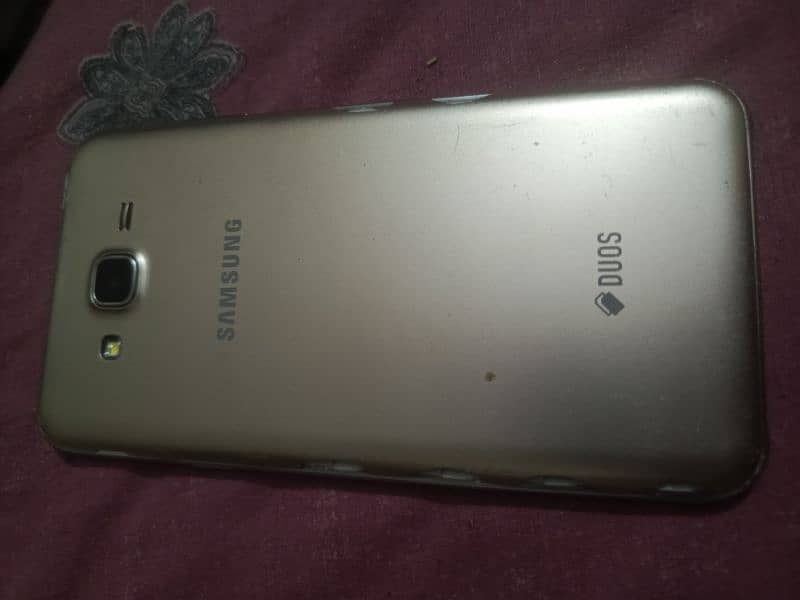 Galaxy J7 golden color 5