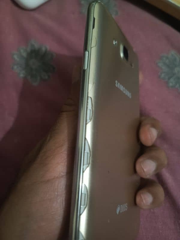 Galaxy J7 golden color 7