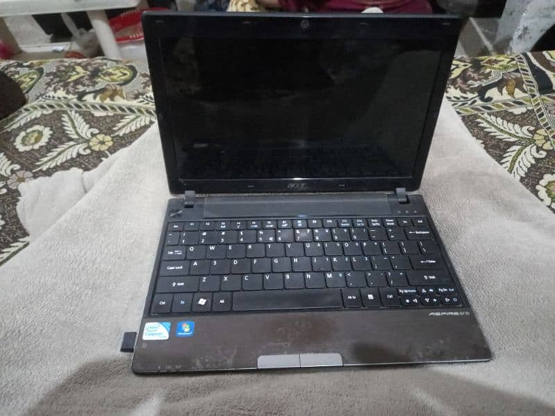 laptop 4ram 200 storage patium 0