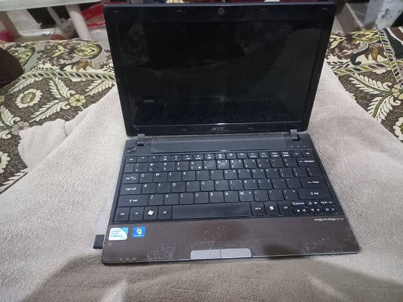 laptop 4ram 200 storage patium 3