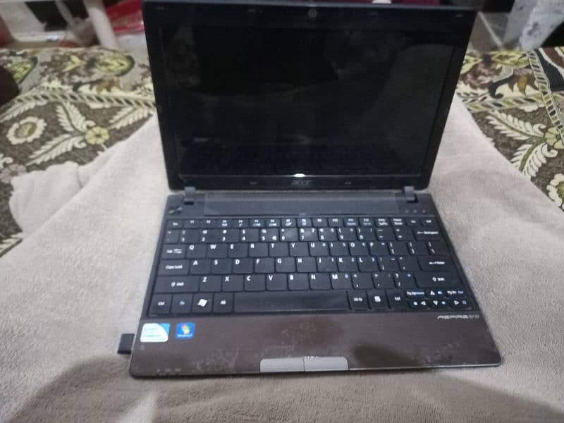 laptop 4ram 200 storage patium 4