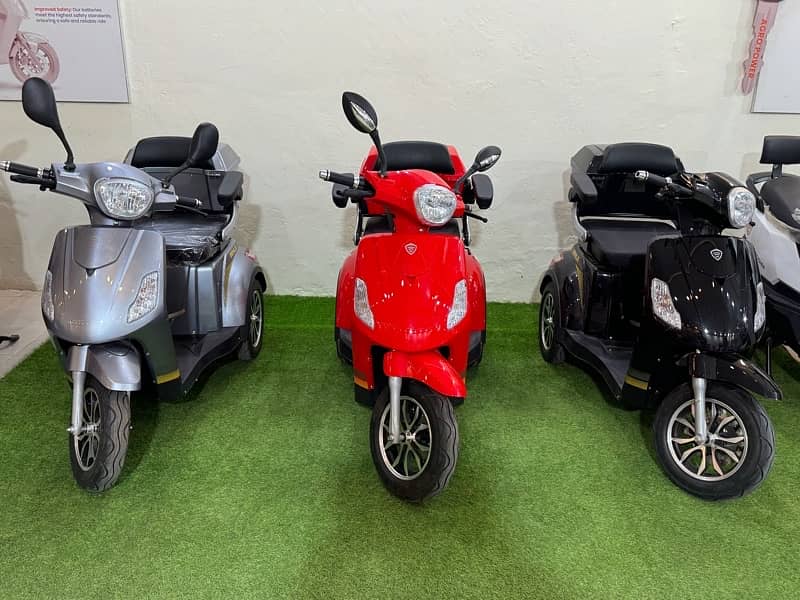 Crown Benling Ezee Model Triwheel Scooty 2