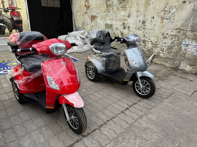 Crown Benling Ezee Model Triwheel Scooty 4