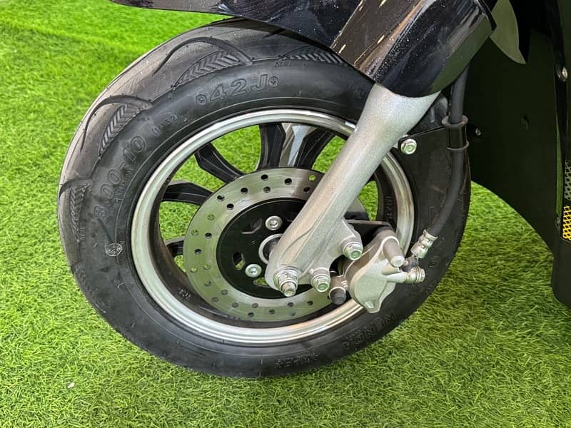 Crown Benling Ezee Model Triwheel Scooty 7