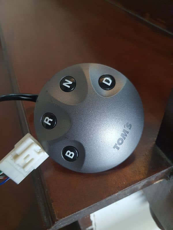 TOMS TOUCH BUTTON GEAR SHIFTER PRIUS ZVW30 2
