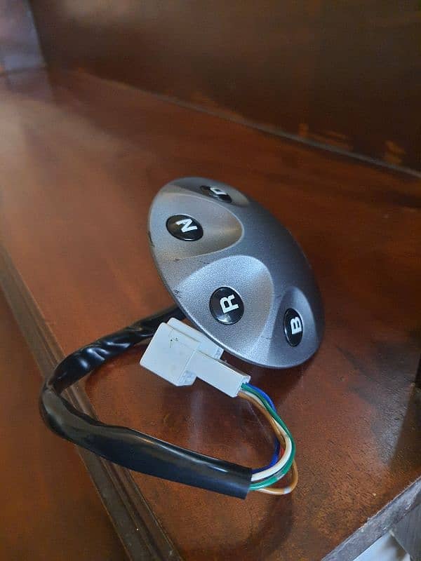 TOMS TOUCH BUTTON GEAR SHIFTER PRIUS ZVW30 3