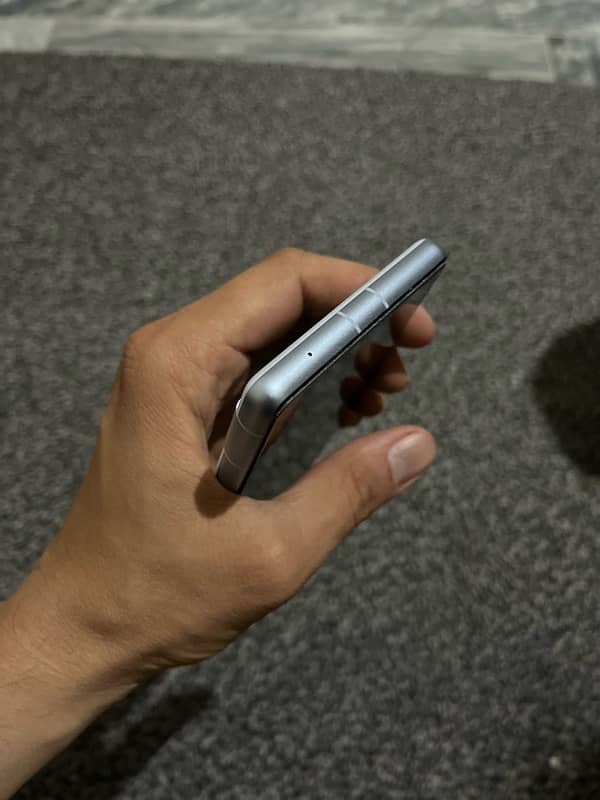 Google pixel 7a 4