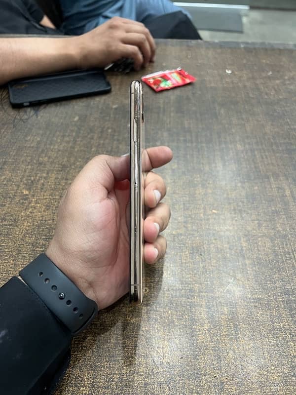 iphone xs Max 4