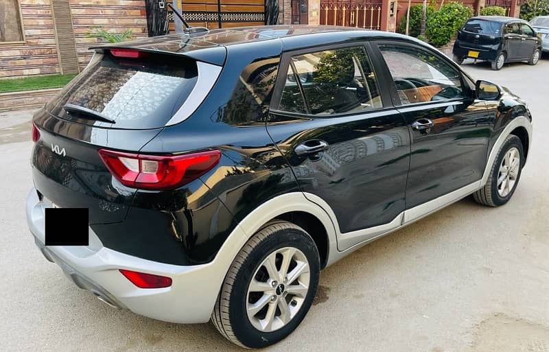 KIA STONIC 2022 full original karachi 3