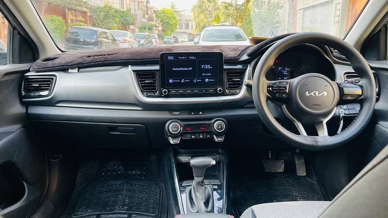 KIA STONIC 2022 full original karachi 6