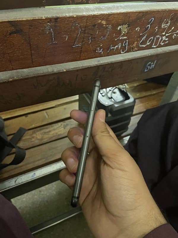 IPHONE 8 NON PTA 64 GB Exchange possible 3