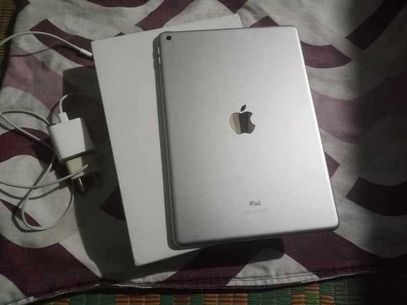 I pad 9 generation 64gb with full box. 9 month warranty k sath. 1