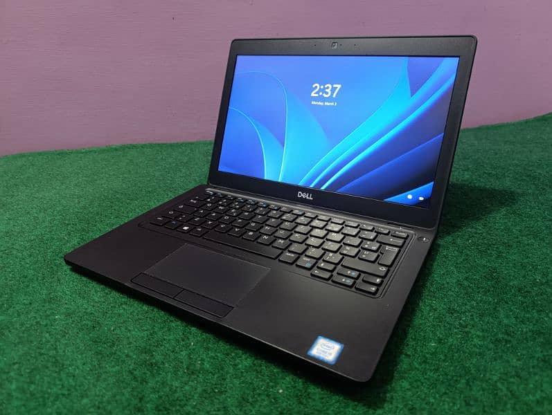 Dell Core i5 8th Gen (8 CPUs) 4GB Graphics Slim Lightweight 10/10 0
