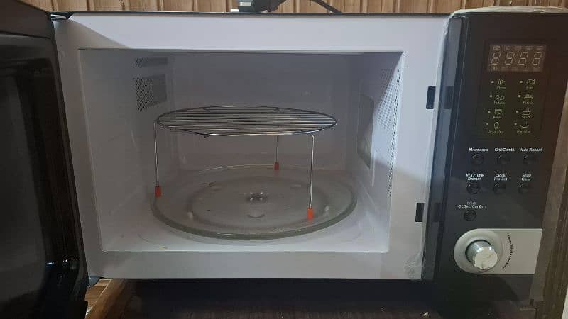 Haier Grill/Comb Microwave 1