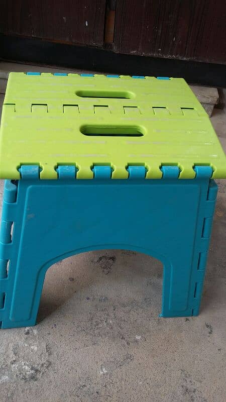 plactic stol 1