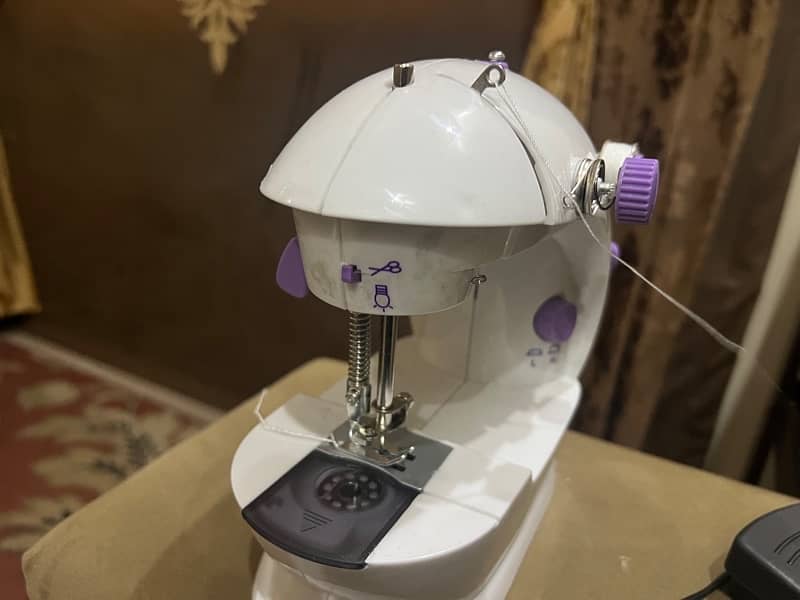 Mini Sewing Machine 4