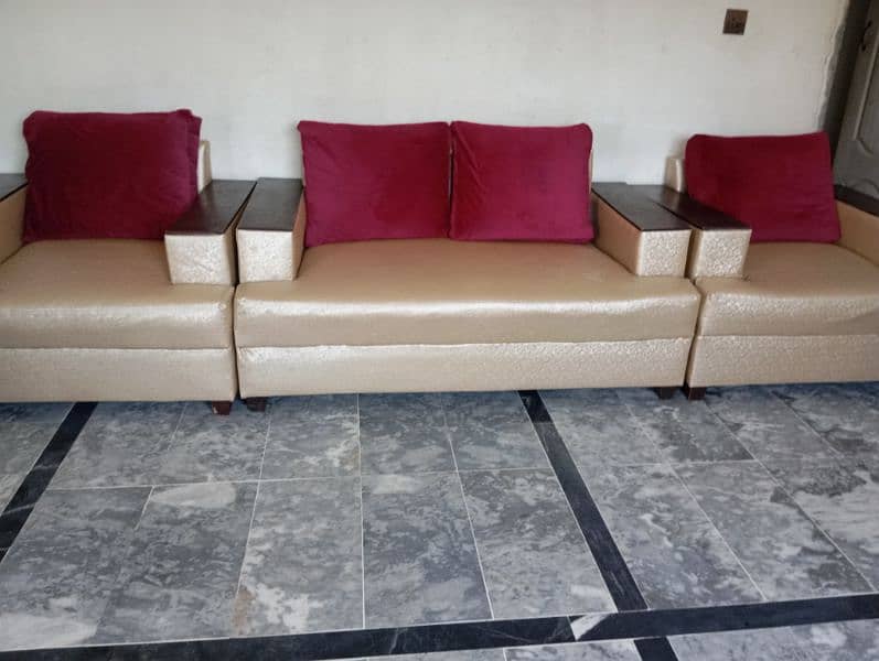 7 seater sofa set. 0