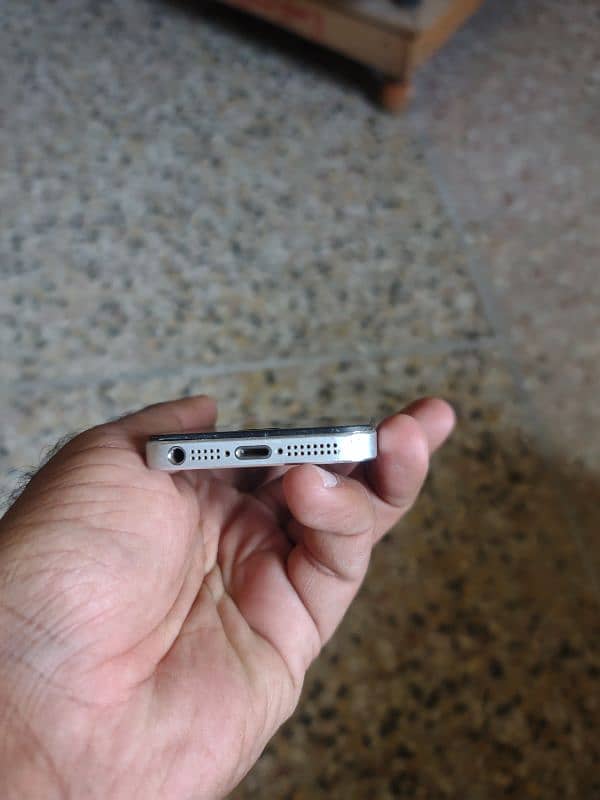 iphone 5 icloud locked board read ad carefully 3
