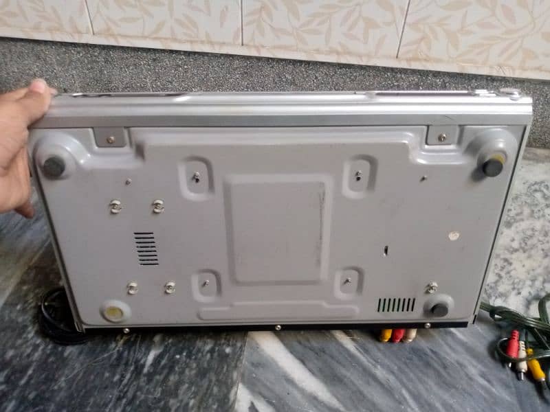 DVD with remote 3