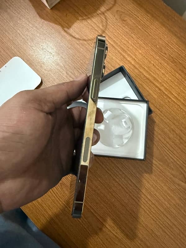 iphone 13 pro max 128gb golden like new. factory unlock and pta approv 1
