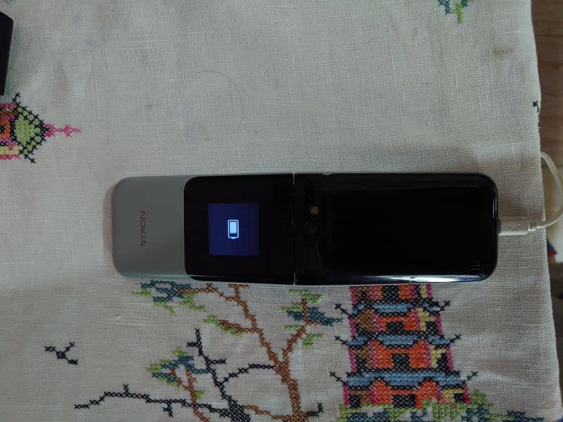Nokia 2720 Flip dual sim 0