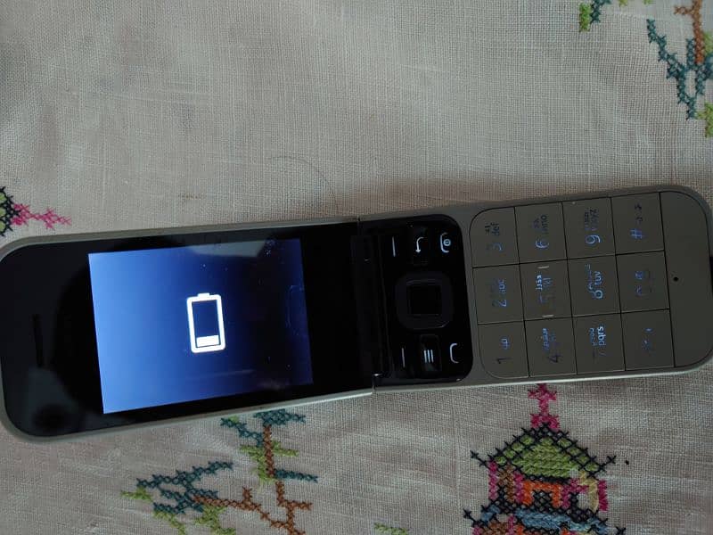 Nokia 2720 Flip dual sim 1
