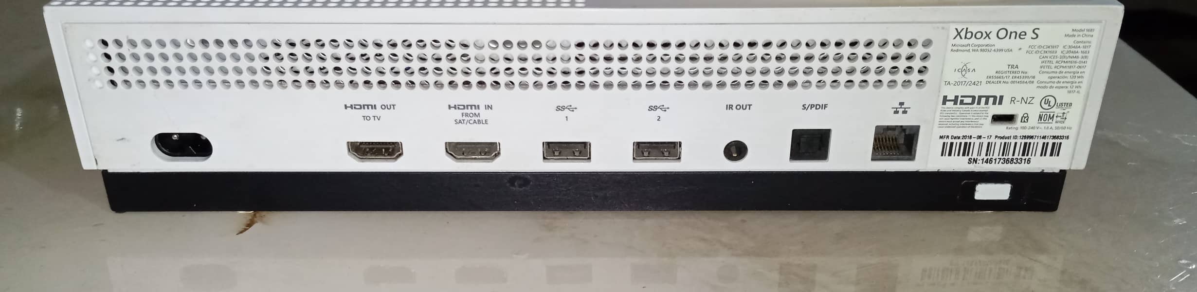 Xbox ONE S 1tb with 2 controllers 5