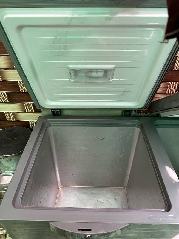 Dawlance Signature inverter Deep freezer 3