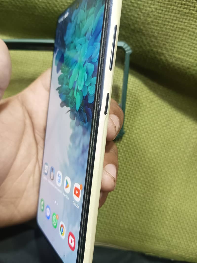 Samsung Mobile S20 fe 1