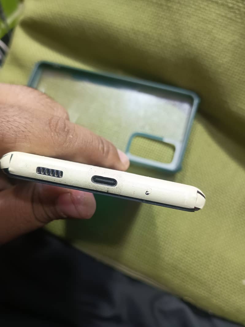 Samsung Mobile S20 fe 5