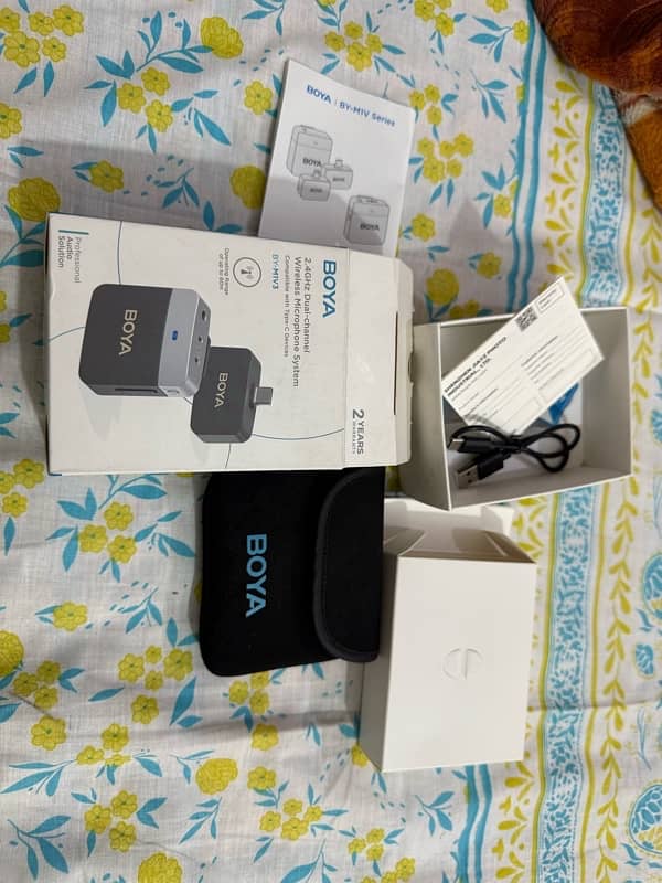 Boya BY-M1V3 2.4G Dual-Channel Wireless Microphone 0
