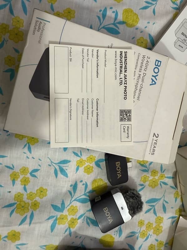 Boya BY-M1V3 2.4G Dual-Channel Wireless Microphone 1
